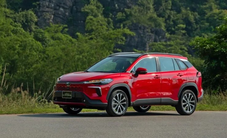 So găng HR-V và Corolla Cross Hybrid: Ai là "gà chiến", ai là "thóc vàng"? - 4