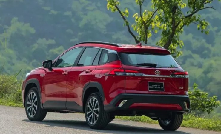 So găng HR-V và Corolla Cross Hybrid: Ai là "gà chiến", ai là "thóc vàng"? - 8