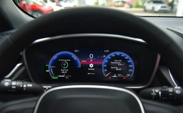 So găng HR-V và Corolla Cross Hybrid: Ai là "gà chiến", ai là "thóc vàng"? - 13