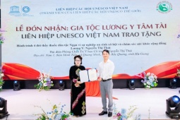 Lương y Nguyễn Thị Thái được vinh danh vì đóng góp cho sức khỏe cộng đồng