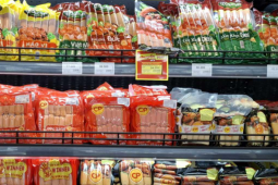 Lùm xùm thịt heo C.P. Việt Nam, tờ "cam kết từ thương hiệu CP" tại quầy hàng biến mất