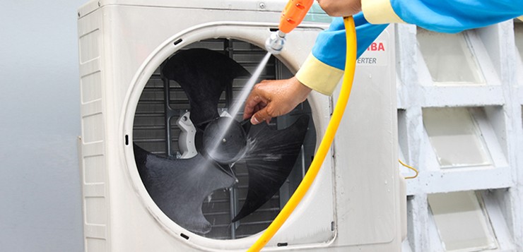 Có một số lưu ý cần biết mỗi khi thực hiện vệ sinh điều hòa.