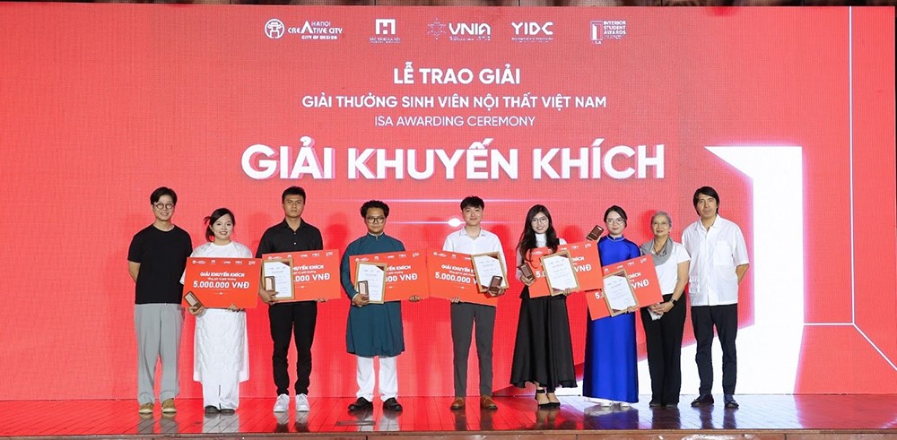 6 Giải Khuyến khích (mỗi giải 5 triệu đồng) được trao cho thí sinh Trương Thị Phương Anh với tác phẩm "Thiết kế Nội thất đoàn tàu hỏa du lịch: Hành trình: Về miền di sản: Hà Nội - Ninh Bình; Thí sinh Nguyễn Phan Quang Hiền với tác phẩm “Resort Anantara Mũi Né”; Thí sinh Ngô Vi Phong với tác phẩm “Cải tạo Nhà hát múa rối nước Thăng Long”; Thí sinh Nguyễn Vũ Phước với tác phẩm “Vương cung thánh đường Đức Mẹ La Vang”; Thí sinh Lữ Quỳnh Giao với tác phẩm “Chạm ấn Gốm Coffee &amp; Workshop”; Thí sinh Đồng Thị Tố Uyên với tác phẩm “Bảo tàng Hải Dương học”.