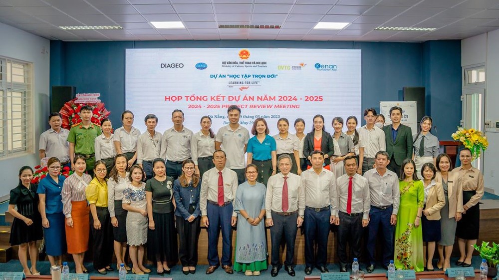Diageo Việt Nam, phối hợp cùng trường Cao đẳng Du lịch Đà Nẵng, Bộ Văn hóa, Thể thao và Du lịch cùng đối tác đào tạo, đã đánh dấu hành trình hai năm triển khai chương trình huấn luyện “Học tập trọn đời” tại Đà Nẵng