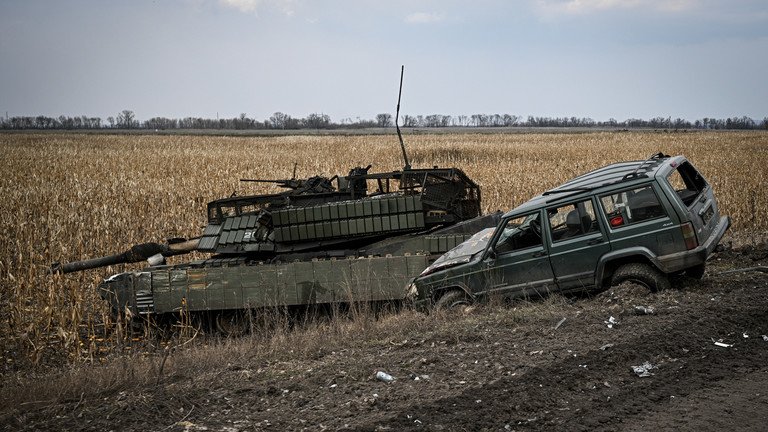 Xe tăng Abrams do Mỹ cung cấp cho Ukraine bị hư hại trong giao tranh với Nga. Ảnh: Sputnik.