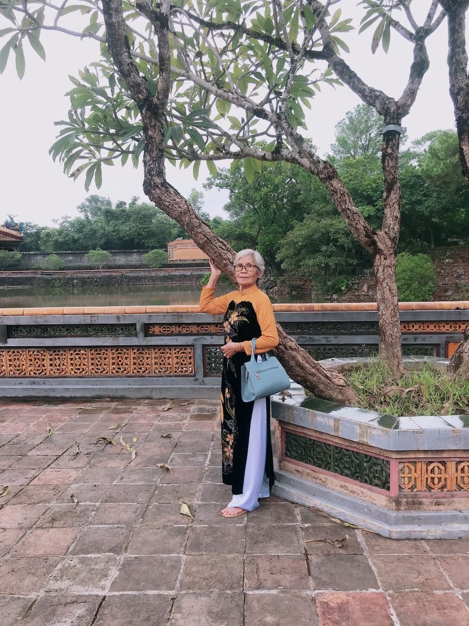 3 bà bạn thân U80 dẫn nhau du lịch khắp nơi, kể kỷ niệm &#39;tím tái&#39; leo Fansipan - 9