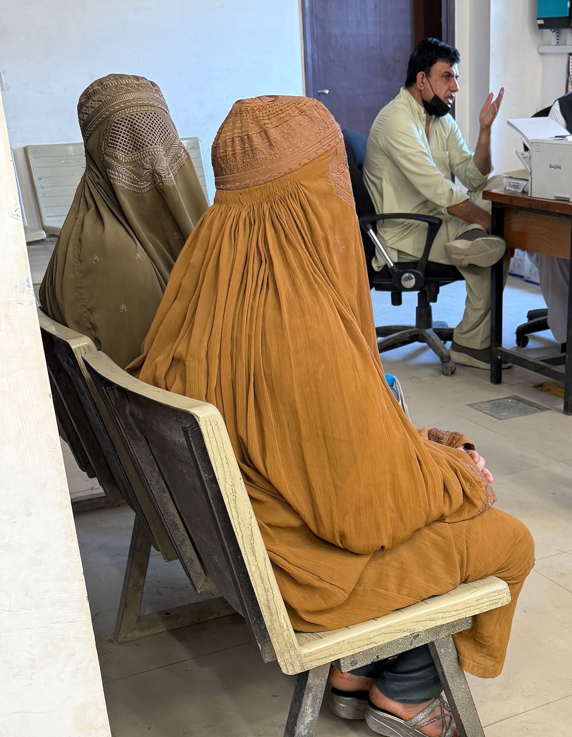 Nữ du khách Việt và hành trình xê dịch trước họng súng tại Afghanistan - 2