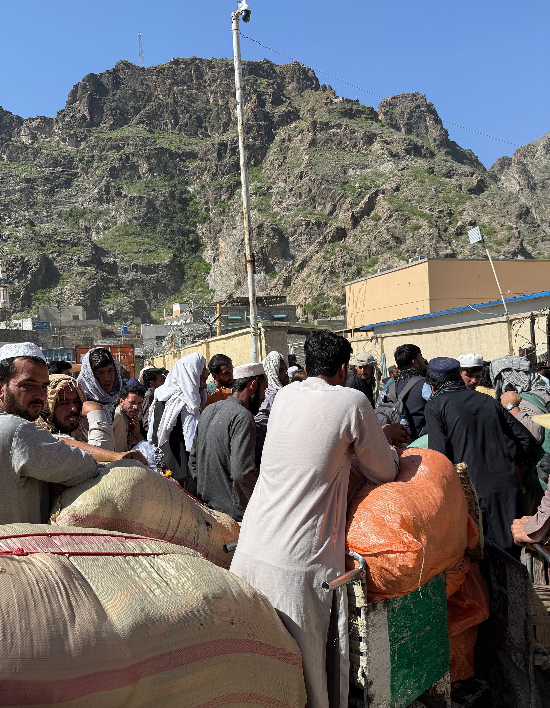 Nữ du khách Việt và hành trình xê dịch trước họng súng tại Afghanistan - 3