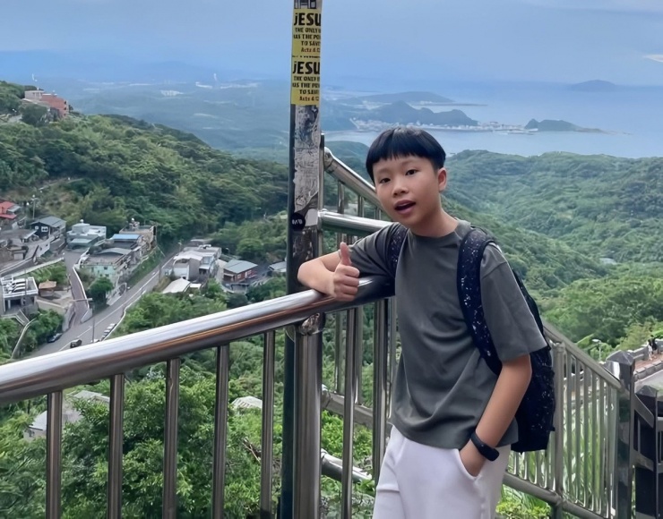 Trong thế giới công nghệ đầy cạnh tranh, việc một cậu bé 13 tuổi trở thành giám đốc của một công ty phần mềm không chỉ gây sốt cộng đồng mạng mà còn khiến nhiều người phải ngỡ ngàng trước tài năng xuất sắc. Đó chính là Nguyễn Nam Long - học sinh lớp 7 trường THCS-THPT chuyên Trần Đại Nghĩa, TP Thủ Đức.