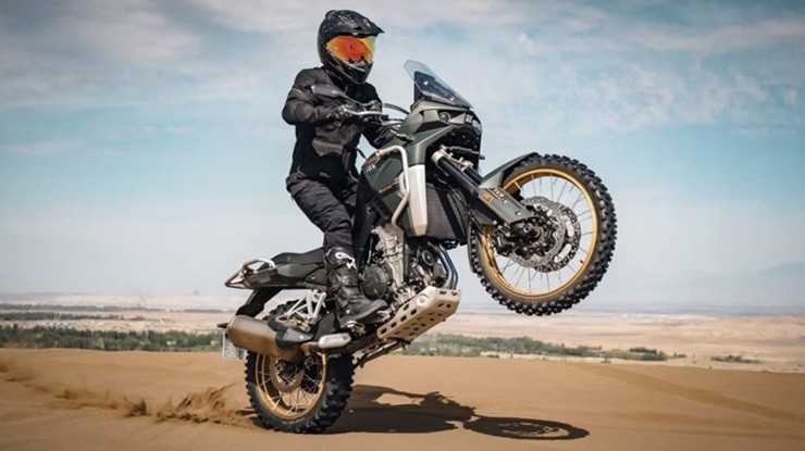 Kove 800X Adventure - mô tô đa dụng khiến thị trường 