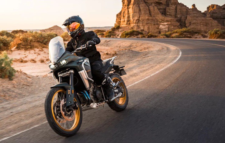 Kove 800X Adventure - mô tô đa dụng khiến thị trường 