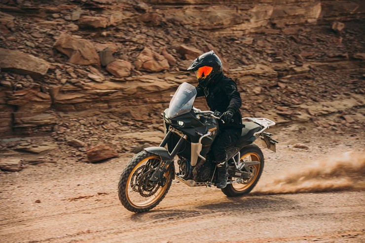 Kove 800X Adventure - mô tô đa dụng khiến thị trường 