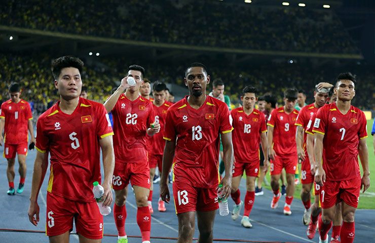 Thất bại 0-4 trước Malaysia là kết quả khá choáng váng cho nhiều tuyển thủ Việt Nam