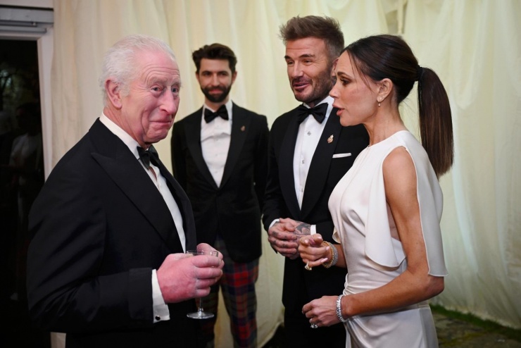 Vợ chồng nhà Beckham có nhiều đóng góp cho đất nước, đồng thời có mối quan hệ thân thiết với Hoàng gia Anh