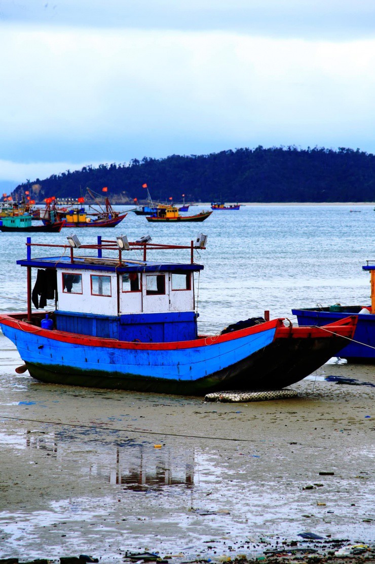 Dừng chân bên bờ, cảm nhận cuộc sống yên bình.