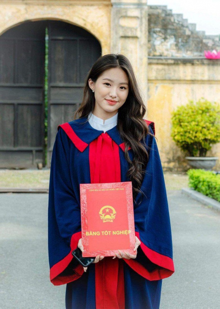 Con gái "hoa khôi bóng chuyền" Kim Huệ lấy hết nét đẹp của mẹ, 13 tuổi cao gần 1m70, bắp tay rắn chắc, mặt đẹp như hoa hậu - 6