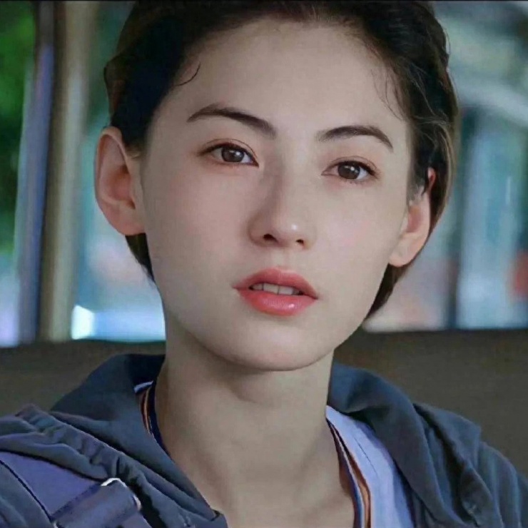 Người đẹp nổi danh châu Á qua Sư tử Hà Đông, Mèo yêu phải chuột, Tinh nguyện, Vong bất liễu, Vô cực. Ngoài nhan sắc, diễn xuất của Trương Bá Chi được giới chuyên môn và khán giả đánh giá tích cực.