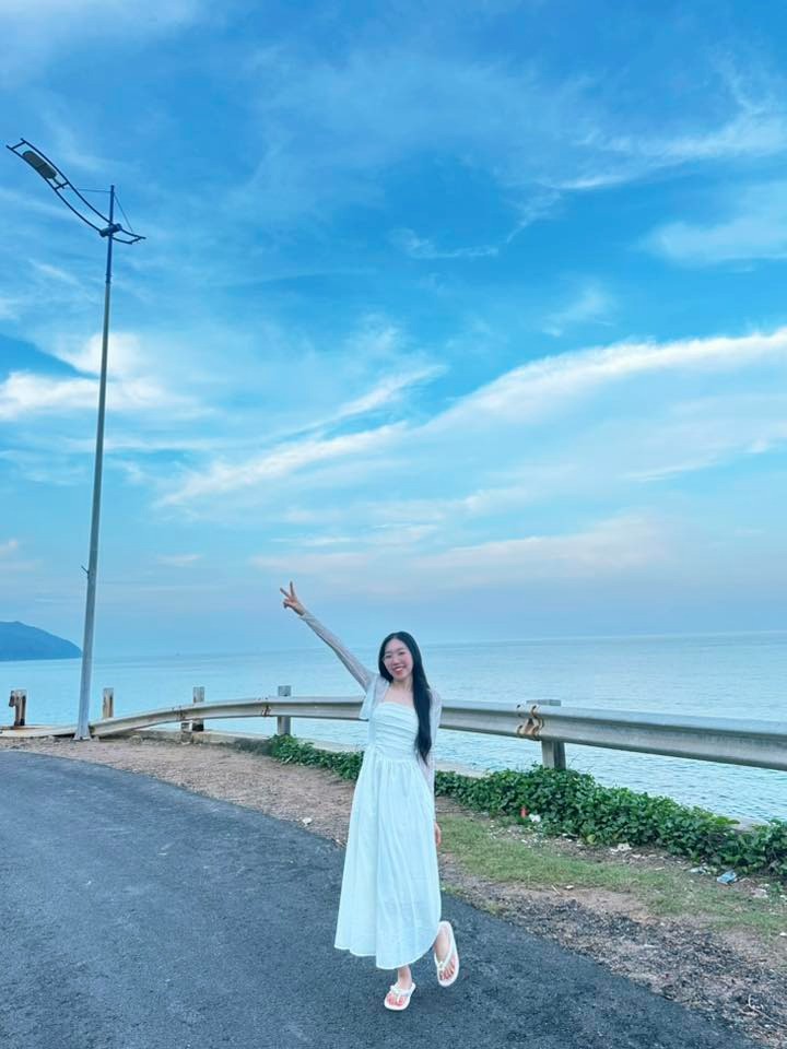 Giữa vịnh Bái Tử Long, có một hòn đảo khiến người ta lặng người vì quá đỗi dịu dàng.