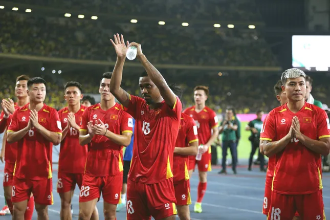 ĐT Việt Nam sau thất bại 0-4: Thay vì đổ lỗi, đã đến lúc chọn một con đường... - 9