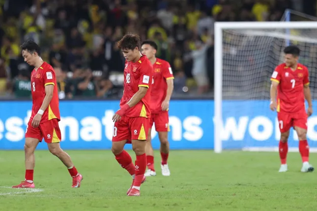 ĐT Việt Nam sau thất bại 0-4: Thay vì đổ lỗi, đã đến lúc chọn một con đường... - 8