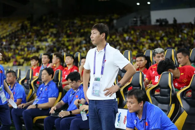 ĐT Việt Nam sau thất bại 0-4: Thay vì đổ lỗi, đã đến lúc chọn một con đường... - 5