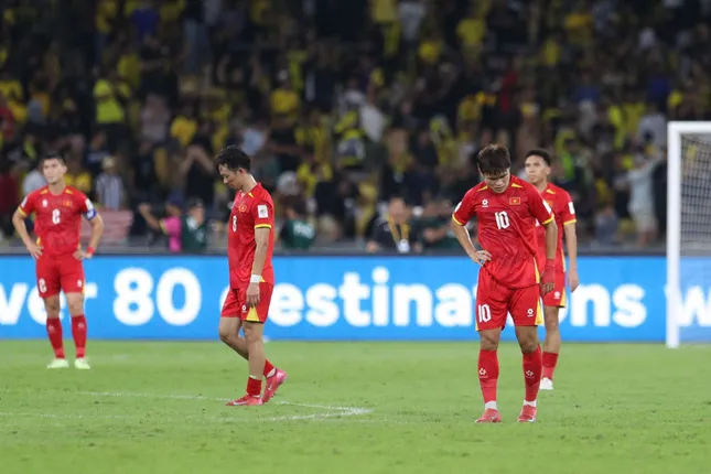 ĐT Việt Nam sau thất bại 0-4: Thay vì đổ lỗi, đã đến lúc chọn một con đường... - 7