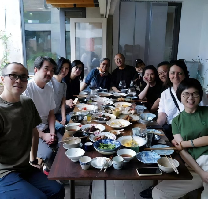 Triệu Vy (trên cùng bên trái). Ảnh: Weibo