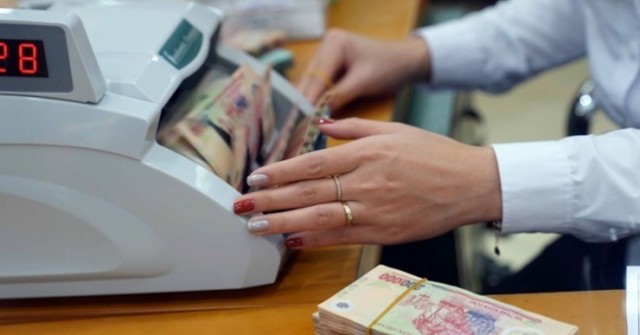 Có 100 triệu đồng gửi ngân hàng hiện nhận được ...
