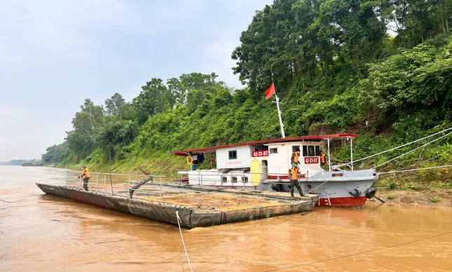 Lữ đoàn 249 đã chuẩn bị phà phục vụ người dân.
