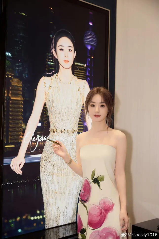 Triệu Lệ Dĩnh mặc váy hoa bị chê quê mùa.