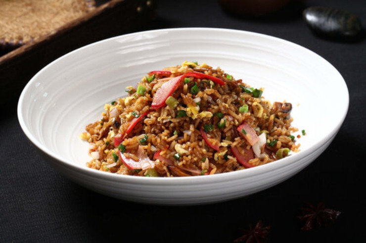 2 tháng chỉ ăn cơm chiên trứng, bé gái nhập viện nguy kịch - 1