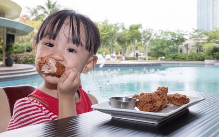 2 tháng chỉ ăn cơm chiên trứng, bé gái nhập viện nguy kịch - 2