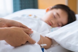 Phòng tránh nguy cơ tử vong trong 24 giờ do nhiễm não mô cầu ở trẻ nhỏ