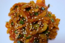 Ăn dưa hấu đừng vội vứt cùi, làm món này ai ăn cũng mê