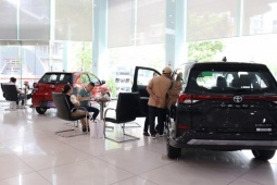 Loạt ô tô tiếp tục giảm giá, có mẫu giảm lên tới hơn 370 triệu đồng