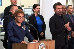 Los Angeles áp lệnh giới nghiêm vì biểu tình leo thang