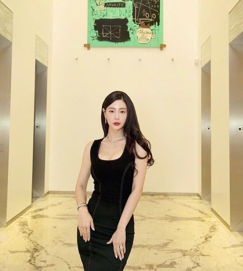 "Mỹ nhân hot nhất phố đi bộ Hà Nội” đổi đời nhờ lấy chồng tỷ phú, sống như bà hoàng trong biệt thự trăm tỷ - 3