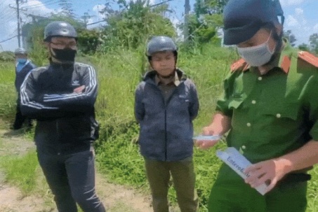 Hoạt động bí hiểm của công ty đứng sau vụ đổ thực phẩm chức năng ở Bình Chánh
