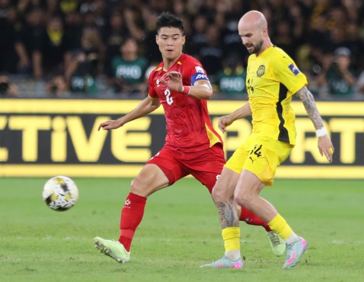 ĐT Việt Nam để thua 0-4 trước Malaysia khi đối thủ tung ra tới 9 ngôi sao nhập tịch