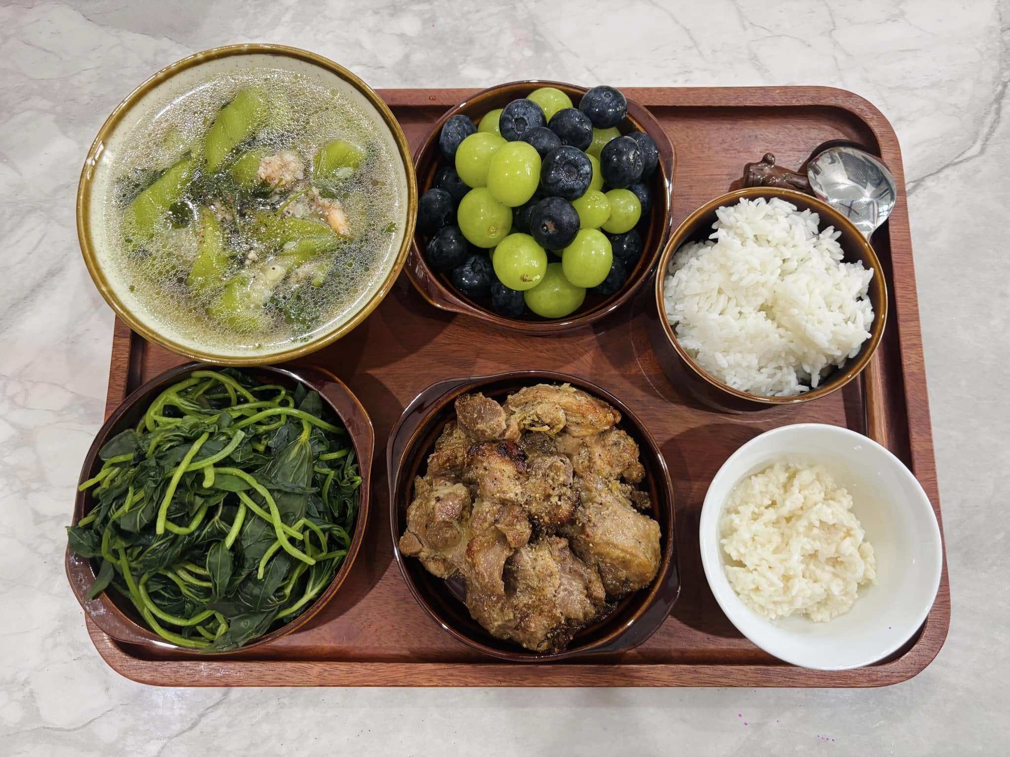 Thịt nạc vai nướng - Rau lang luộc - Canh mướp nấu tôm