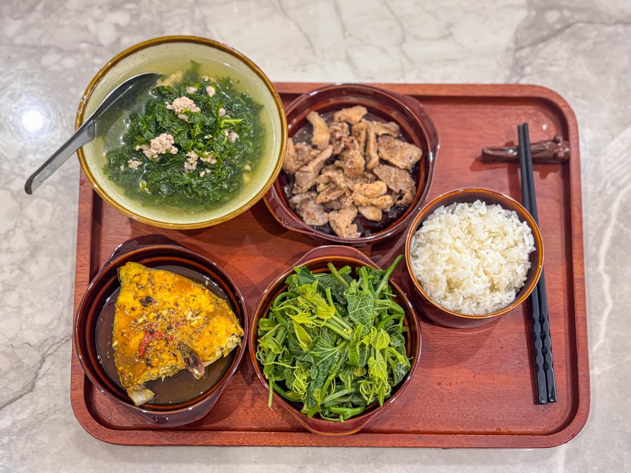 Thịt kho tiêu - Cá thu kho nghệ - Đọt bí hấp - Canh bồ ngót thịt bằm