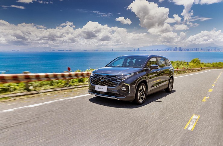 Giá xe Hyundai Custin mới nhất tháng 6/2025 - 10