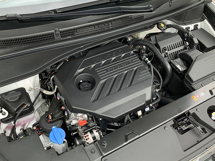 Giá xe Hyundai Custin mới nhất tháng 6/2025 - 9