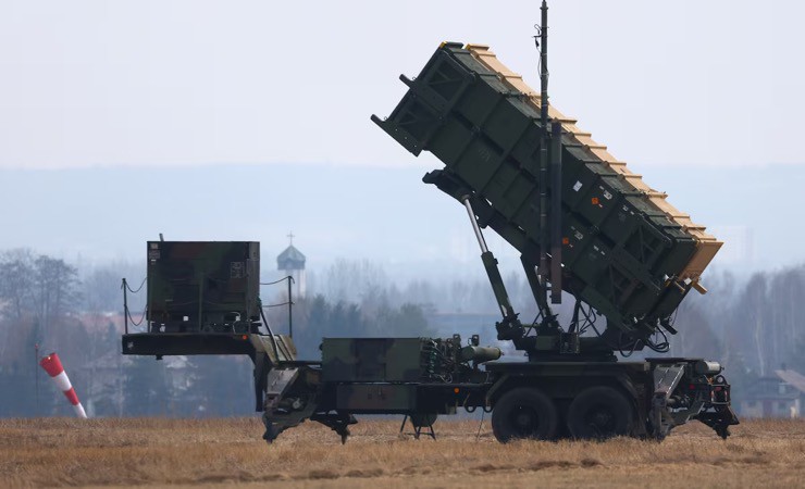 Một bệ phóng tên lửa phòng không Patriot được bố trí ở Ba Lan. Ảnh: Reuters.