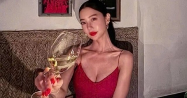 "Mỹ nhân hot nhất phố đi bộ Hà Nội” đổi đời nhờ...