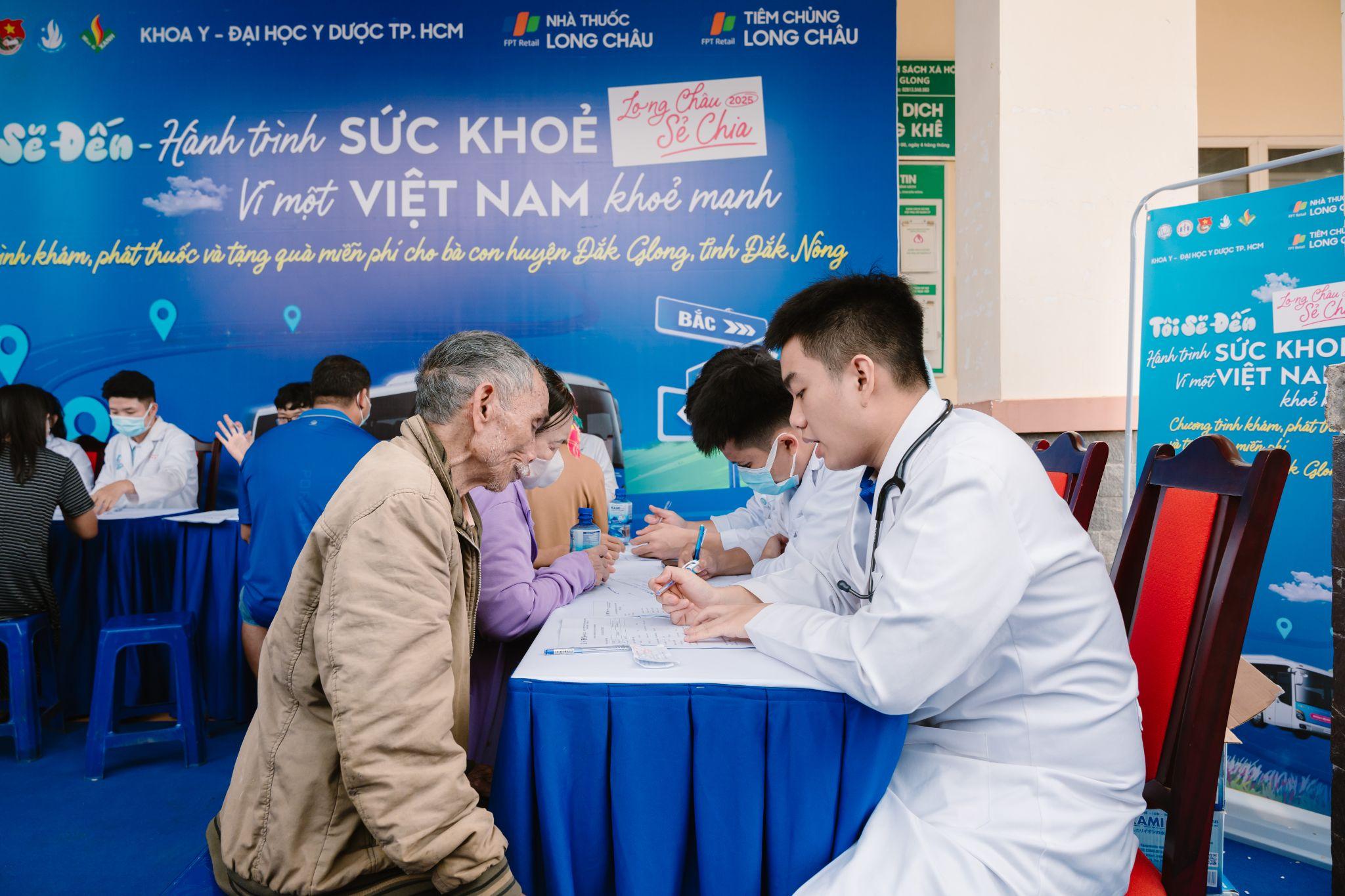 Chương trình giúp người dân vùng xa tiếp cận được với các dịch vụ y tế, đảm bảo sức khỏe và đời sống tốt hơn.