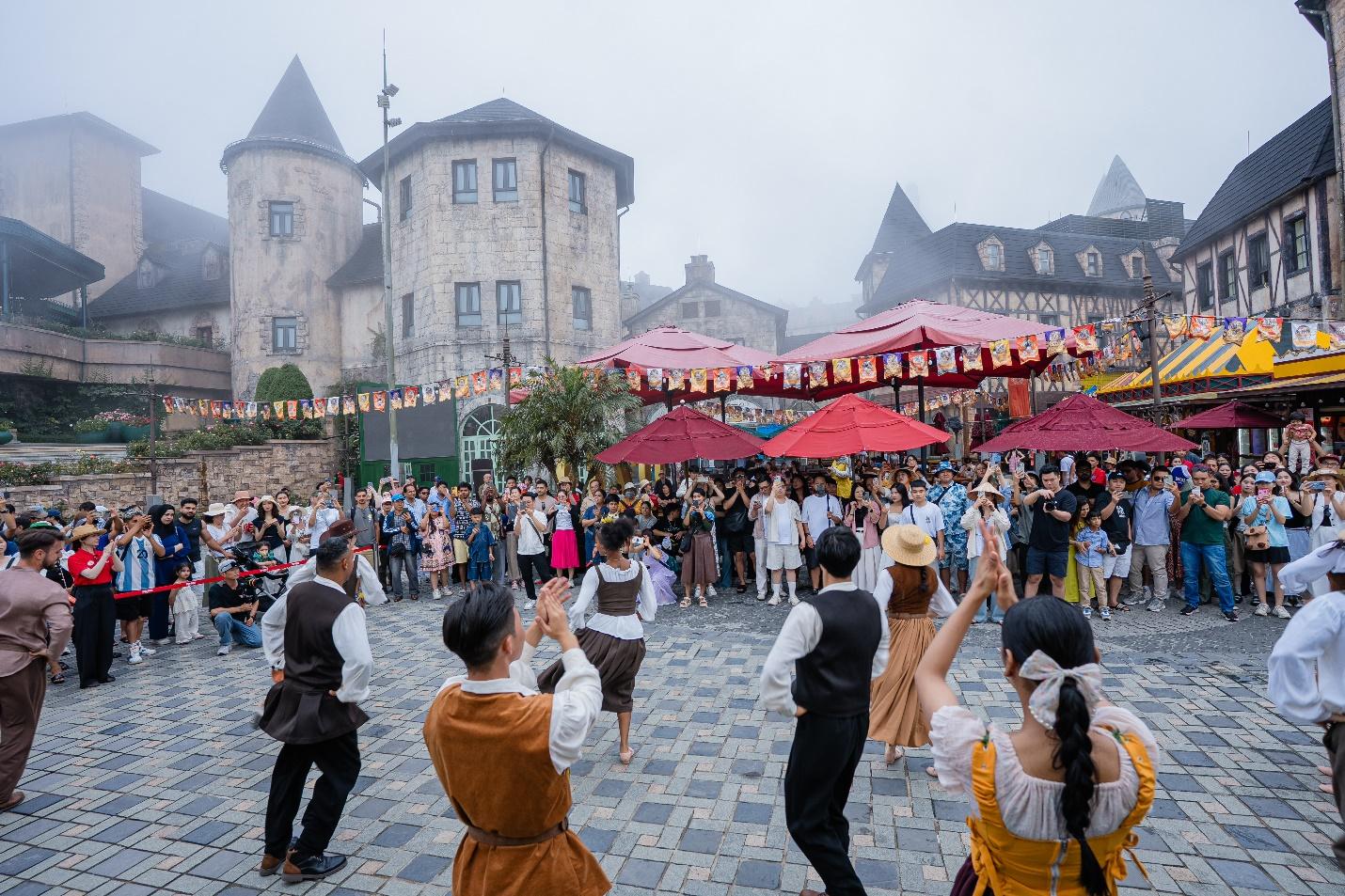 Show diễn mới trên đỉnh Bà Nà gây ấn tượng bởi hình ảnh “tuyệt đối điện ảnh” - 7