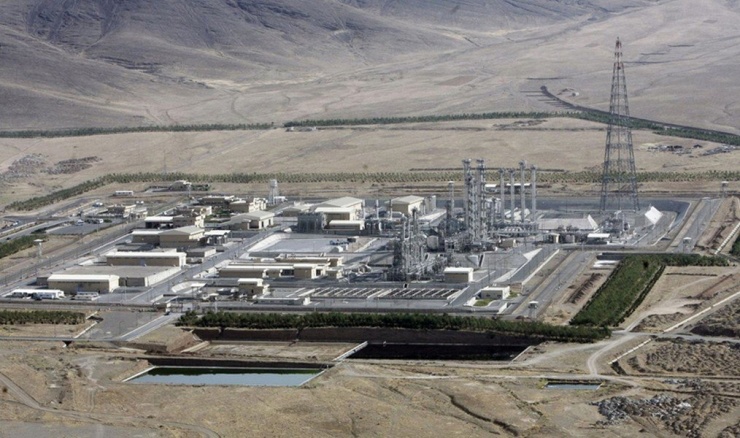Theo đó nếu cơ sở quan trọng nhất đối với chương trình hạt nhân của Iran nằm ở độ sâu tới 800 mét, thì sẽ làm phức tạp nhiệm vụ đến mức ngay cả quả bom thông thường mạnh nhất - GBU-57, đang được Không quân Mỹ sử dụng, cũng sẽ không giúp ích được gì ở đây.