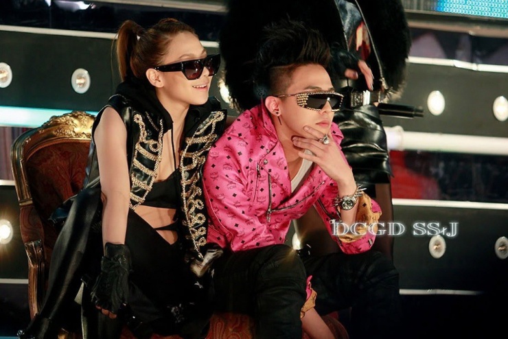 Từ khi CL ra mắt, G-Dragon đã nhiều lần hợp tác biểu diễn cùng cô