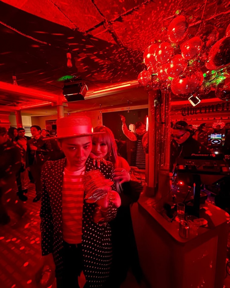 G-Dragon và CL có thân thiết hơn thế này cũng chẳng ai tin họ hẹn hò